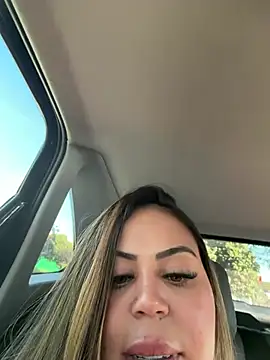 lariic Live Webcam on Stripchat