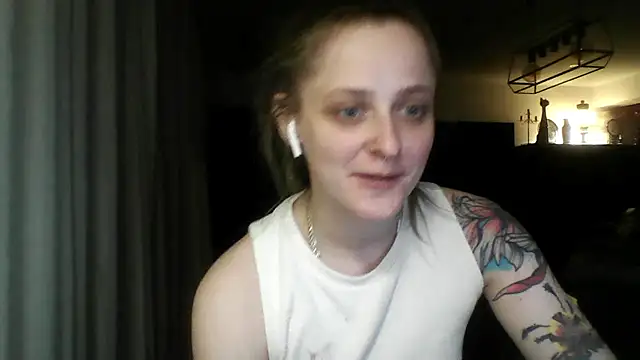 LeaWetGirl webcam