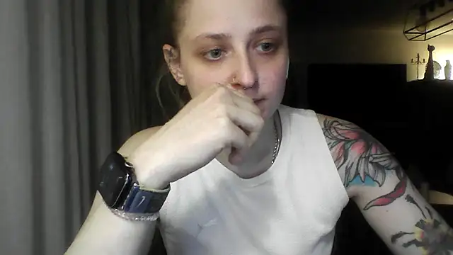 LeaWetGirl webcam