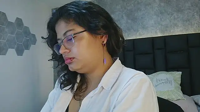 yeral2017 live cam on StripChat