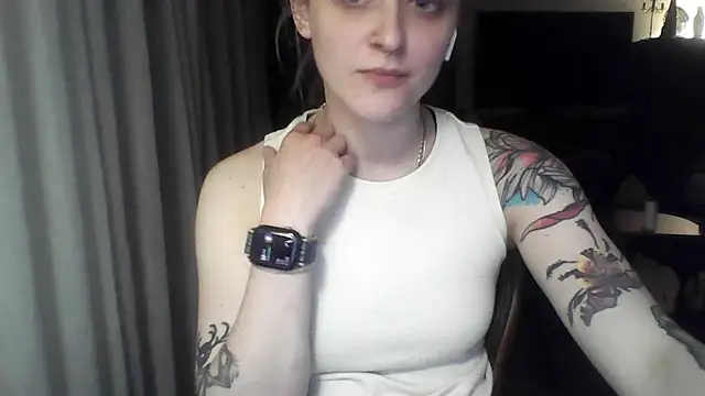 LeaWetGirl live cam on StripChat