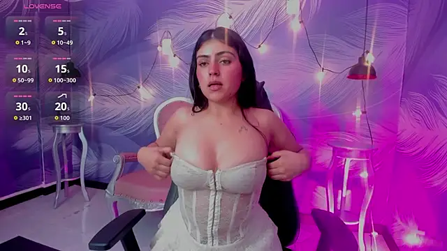 MishRaven live cam on StripChat