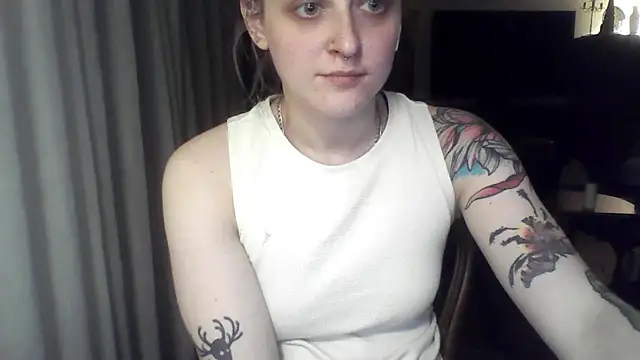 LeaWetGirl webcam