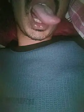dreamtoungelick69 webcam