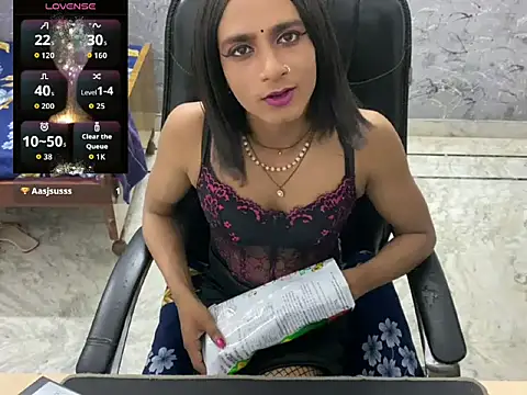LuvLayla webcam