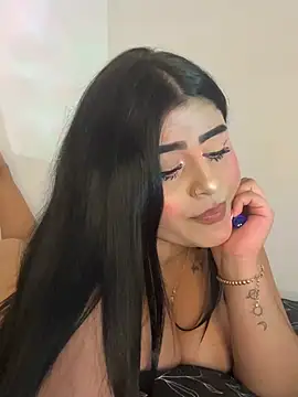 Kariina__69 live cam on StripChat
