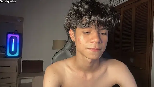 OopsAgain_ live cam on StripChat