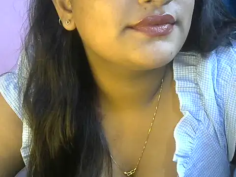 QUEEN-OF-QUEEN live cam on StripChat