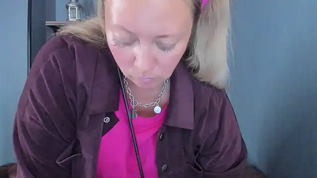 JessicaFoxie webcam