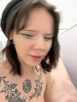 free nude cam Sukidaa