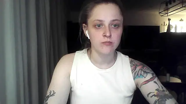 LeaWetGirl webcam