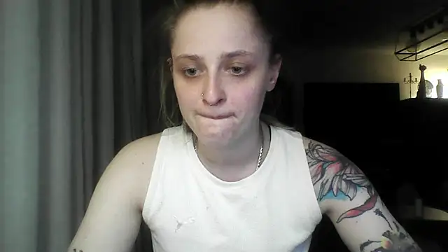 LeaWetGirl webcam
