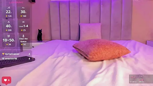 aurora-blonde webcam