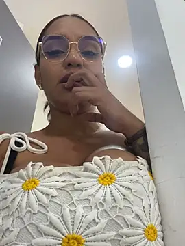 Sara-77 webcam