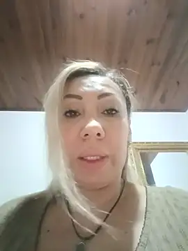 coral_smitth live cam on StripChat