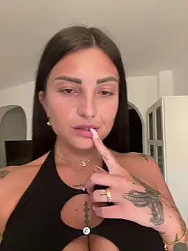 leaascorpioo live cam on StripChat