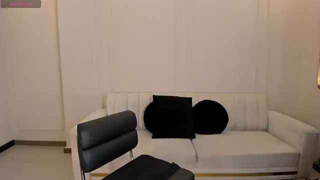 SunnyRivers live cam on StripChat