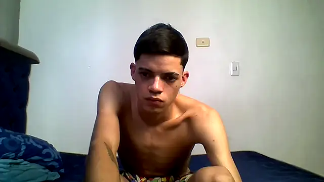 latinos_2001 - Latinos_2001's free webcam - UK Sex Cams
