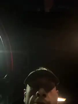 Smallboybigworld live cam on StripChat