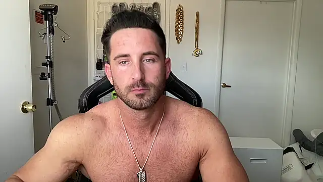 brettmycles28 live cam on StripChat