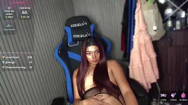 TrinityFucksYou live cam on StripChat