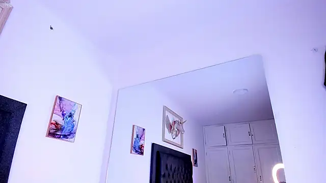 Mia_ink1111 webcam
