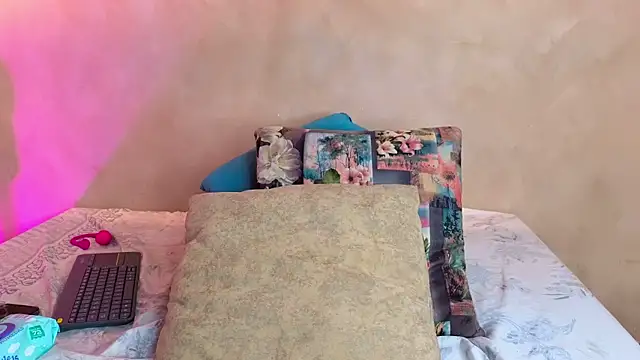 Kloee_12 webcam