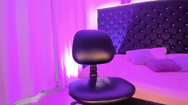 BellaRoge webcam