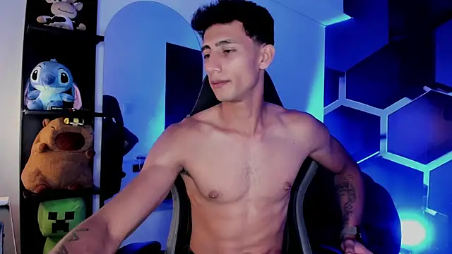 maxiimoromano_ (M young) - Did you missed me? 😏 Play  with nipples