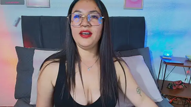 samm_curvy webcam