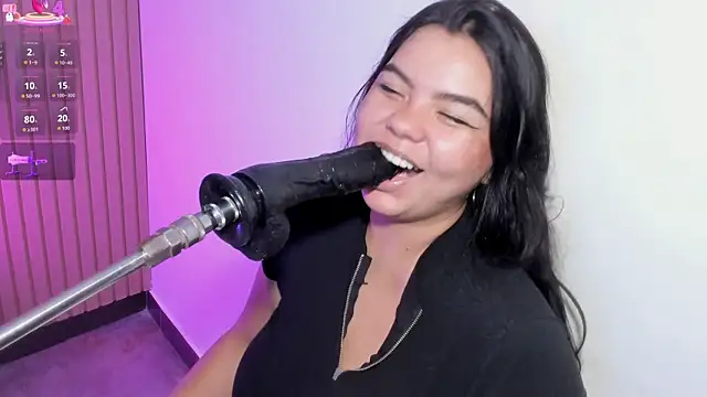 klhoe_boobs webcam