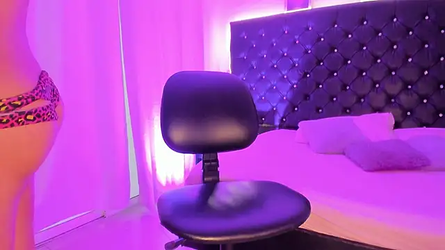BellaRoge webcam