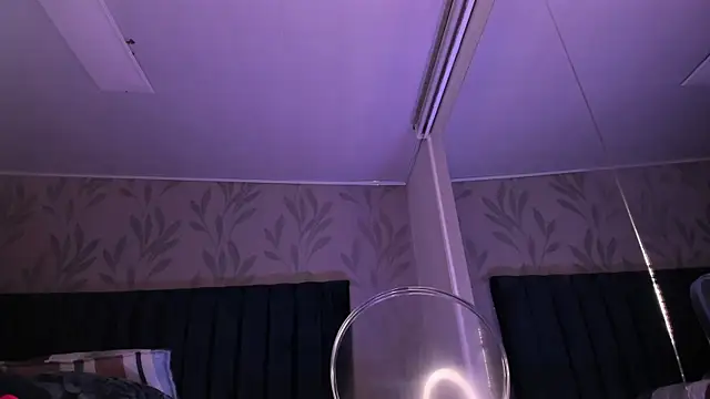 milan_daph (F young) - Finger pussy