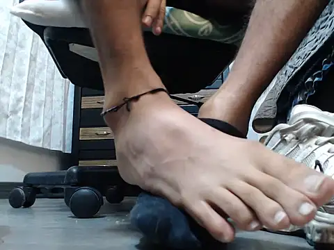 thomass1018 live cam on StripChat