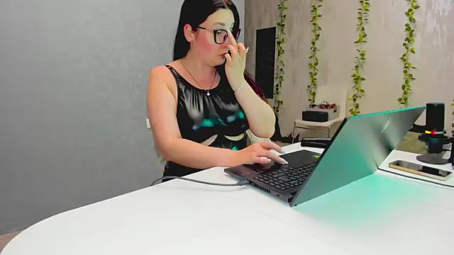 Yesss_Lilith webcam