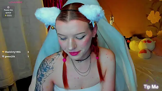 MeganNewCat live cam on StripChat