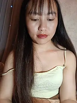 Cherry-squirtt live cam on StripChat
