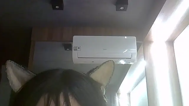 SkinnyKitten live cam on StripChat