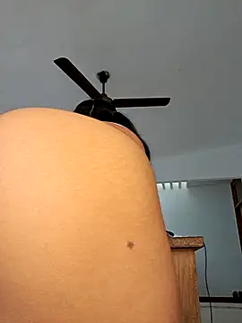 jenifer_em - Jenifer_em's free webcam - UK Sex Cams