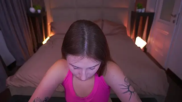 VikVikLove webcam