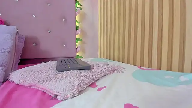 lovely__kiss__ webcam