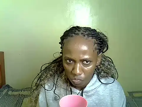 Pearl_petite webcam