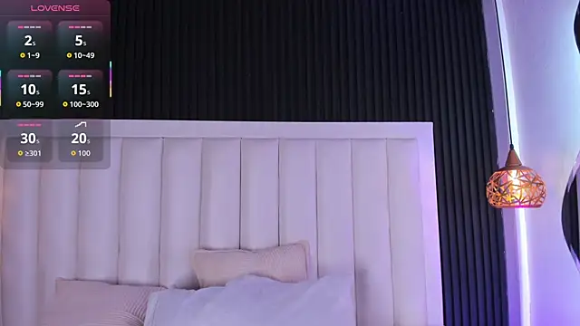 LucieMillerr live cam on StripChat