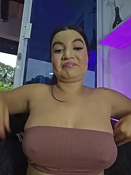 Pretty_Julieta webcam