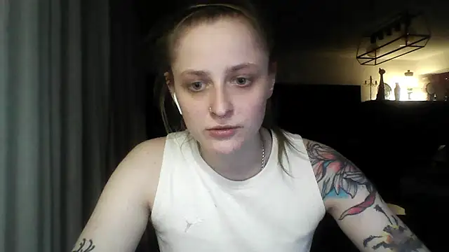 LeaWetGirl live cam on StripChat