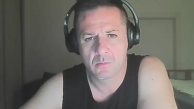 SwimAround2025 live cam on StripChat