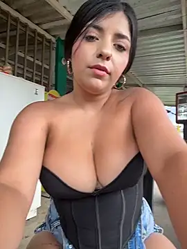 Isaa-Sweet webcam