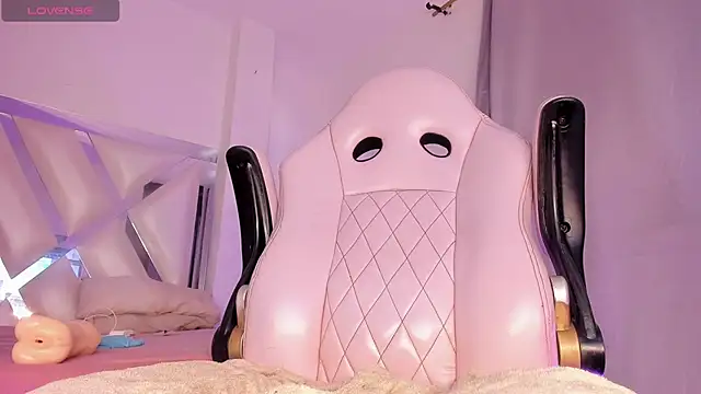 Mia_royal