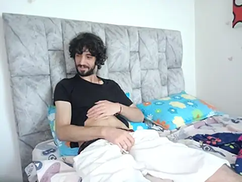 LatinLustAndFrenchKiss webcam