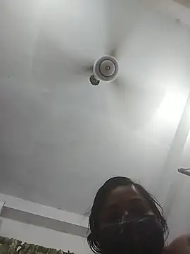 momo_loves webcam